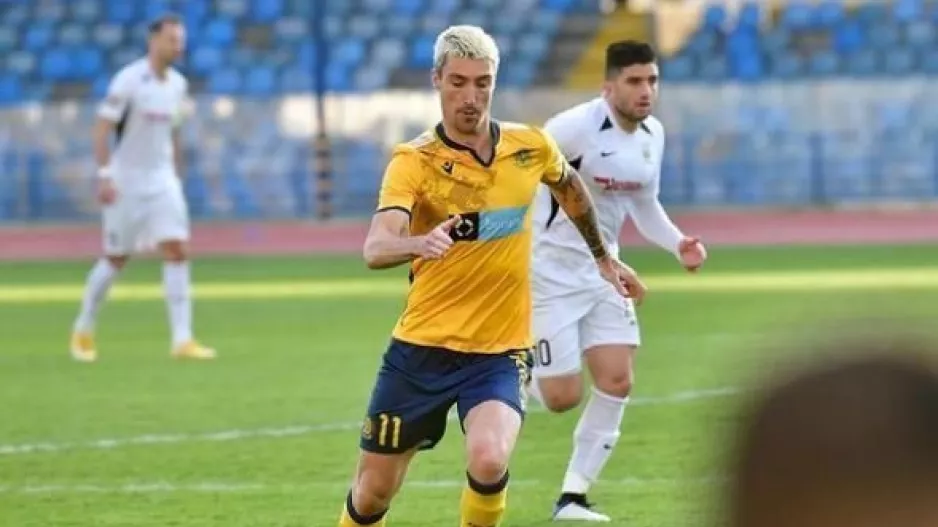 Είναι ΑΠΟΥΣΙΑ
