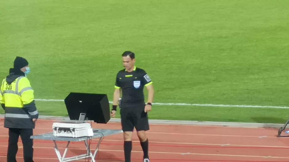 VAR και κόκκινη στον Μαλεκκίδη στα χασομέρια του ντέρμπι 