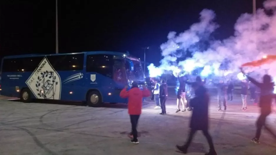 Θριαμβευτική υποδοχή μετά τη νίκη επί του Παναθηναϊκού! (βίντεο)