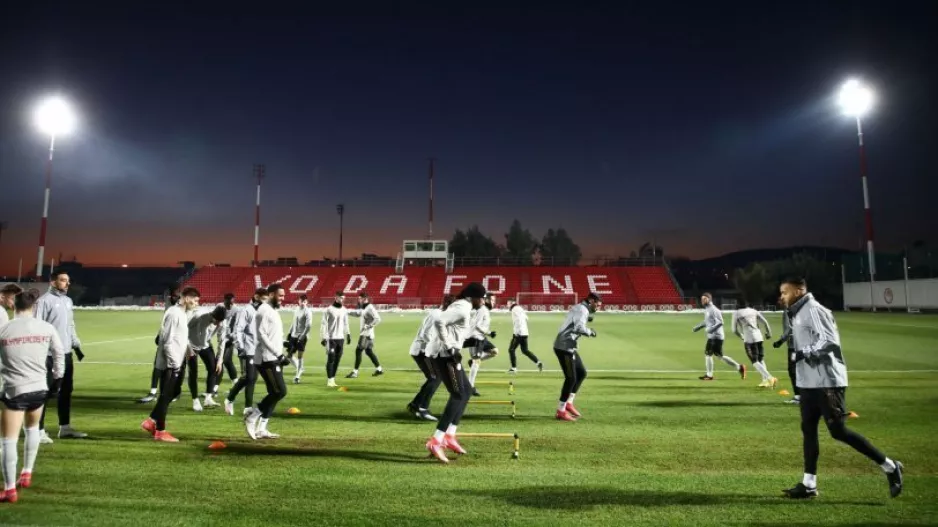 Αποστολή με 22 παίκτες και μέσα τον Εμβιλά από τον Μαρτίνς