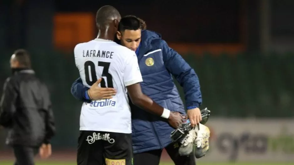 Aλήθεια/Λαφράνς