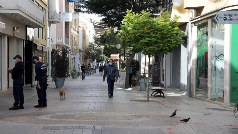 Πρόσληψη 260 ανέργων με μισθό €1000 για να ελέγχουν τα μέτρα!