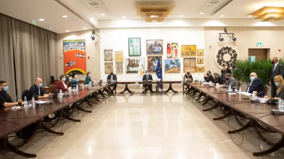 Απόψε σύσκεψη/Στο "τραπέζι" οι χαλαρώσεις