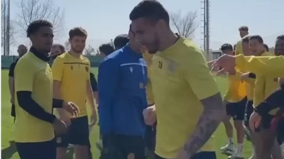 “Ξύλο” στον Μπουνόζα 