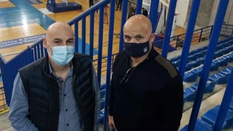 Παρουσία προέδρου...
