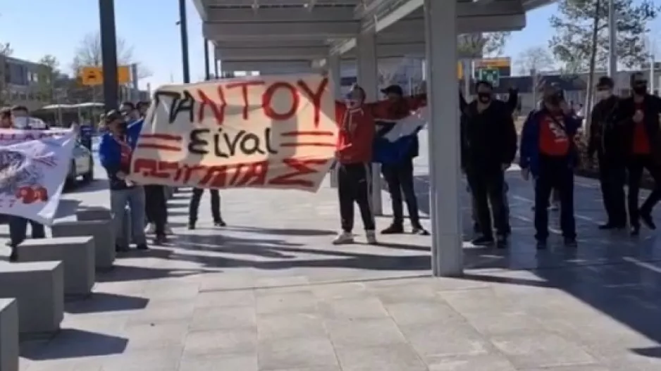 Θερμή υποδοχή στην Ολλανδία από οπαδούς του Ολυμπιακού (βίντεο)