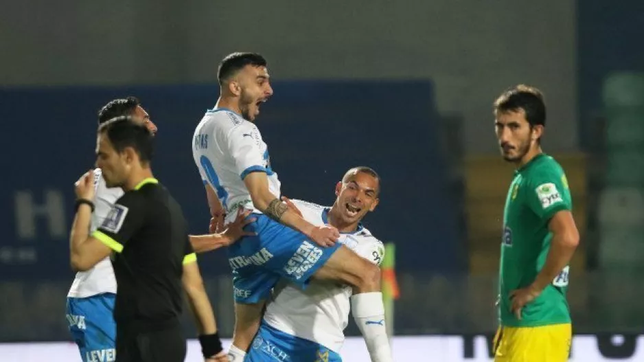 Κύριοι ο Πίττας...