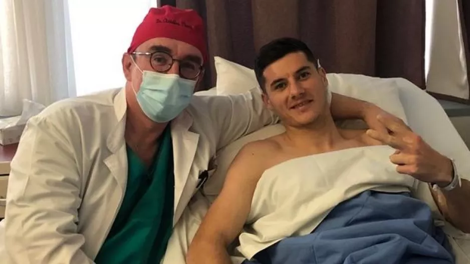 Χειρουργήθηκε ο Βρουσάι, περίπου ένα μήνα εκτός