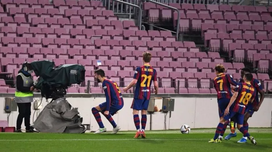 Παίζει πολύ δυνατά...