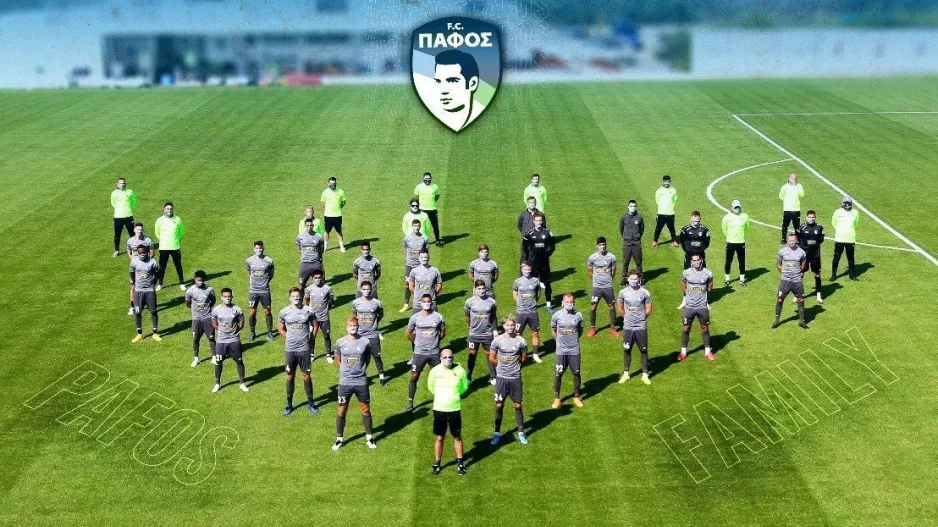 "Με αποστάσεις... αλλά ενωμένοι"