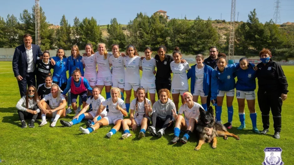 "Τιμή και δόξα στα γαλανόλευκα μας χρώματα!"