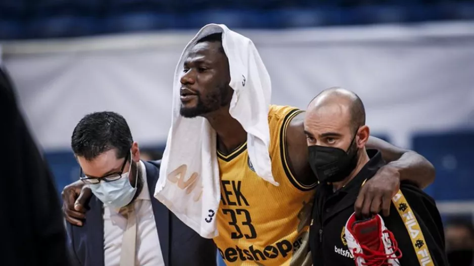 ΑΕΚ: Γλίτωσε τα χειρότερα ο Μόουζες