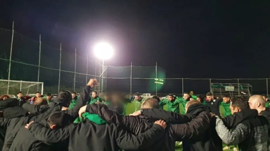 ΘΥΡΑ 9: "Χωρίς πολλά λόγια σαν μια γροθιά"