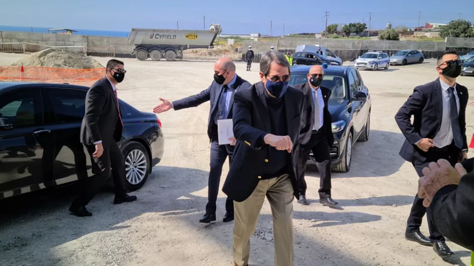 Casual ο πρόεδρος…