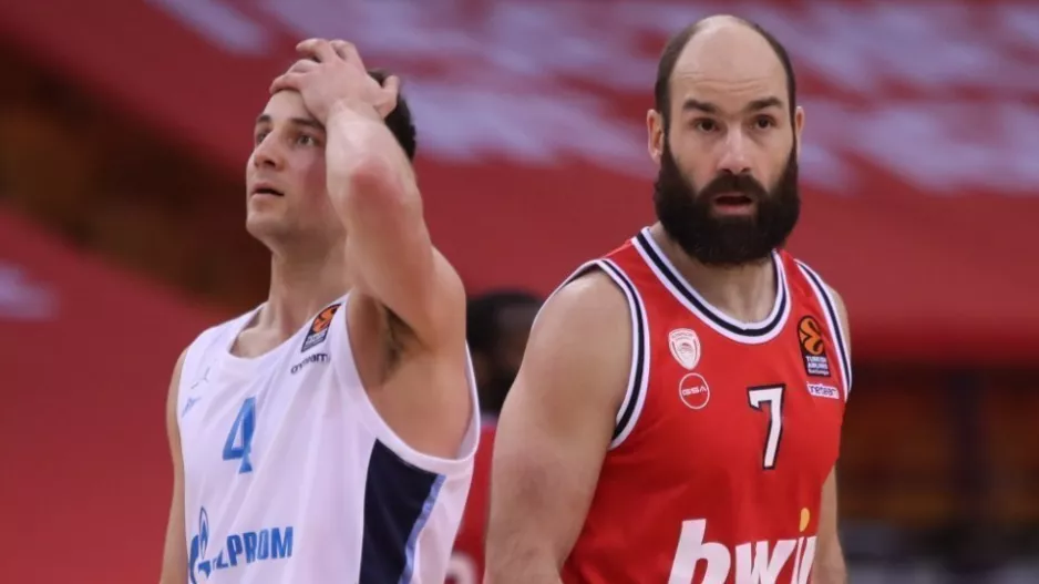 Σπανούλης: 10 χρόνια νεότερος χωρίς μούσι (φώτο)