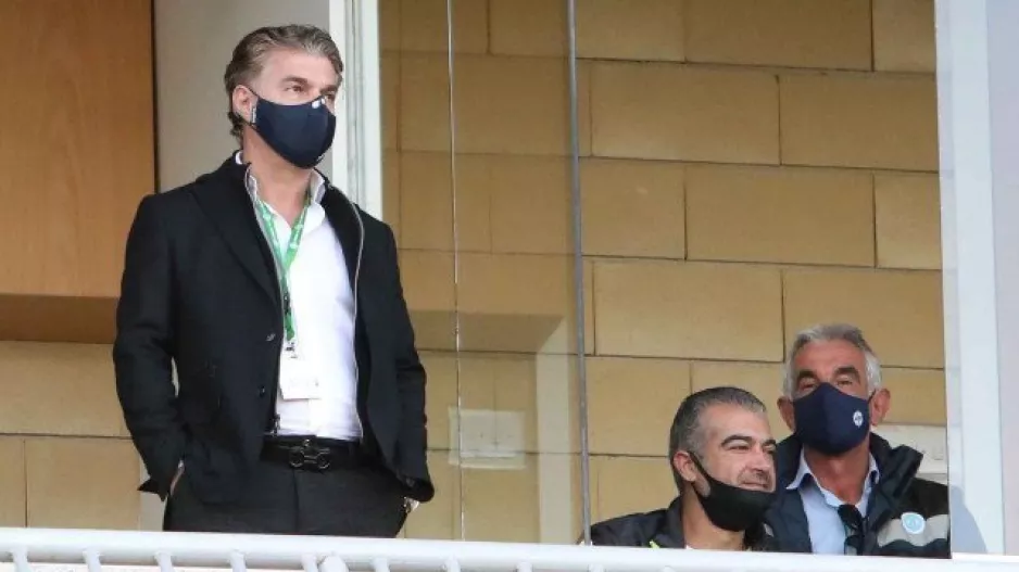 Παπασταύρου... στο όρθιο (φώτο)