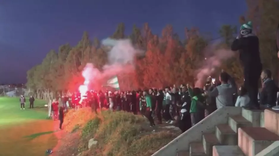 "Νέο προϊόν στον τιμοκατάλογο/Καρναβαλίστικη στολή ’πρωταθλήτης’ αν ενδιαφέρεστε"
