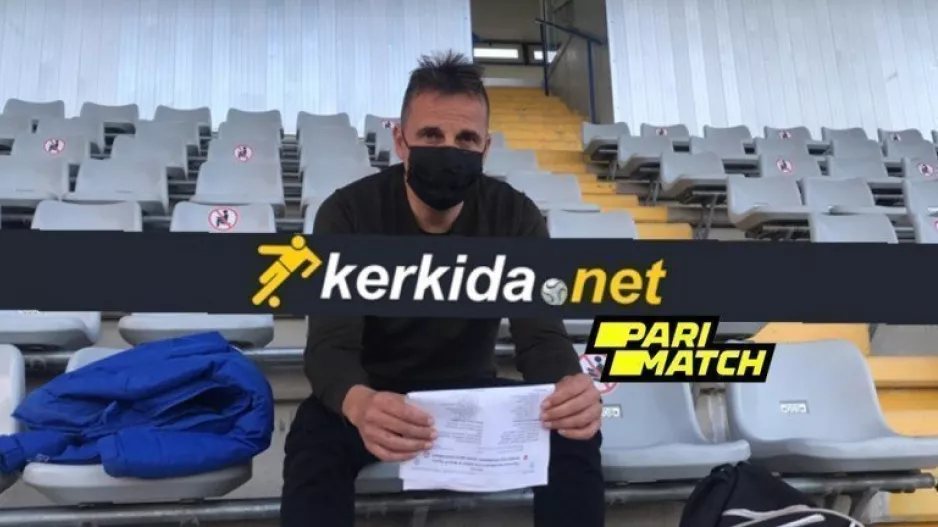 ΦΩΤΟ/Ο (τιμωρημένος) κόουτς στην κερκίδα