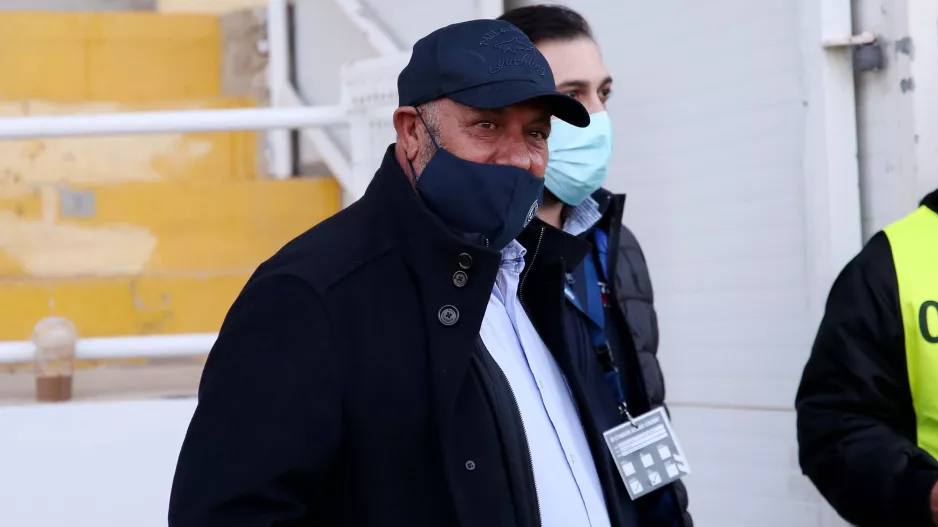 Τρεις μήνες μετά το... "εγώ σας λέω δεν θα πέσουμε"!