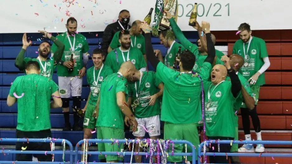 ΦΩΤΟΣ/Σήκωσε το 5ο με το απόλυτο η Ομόνοια!