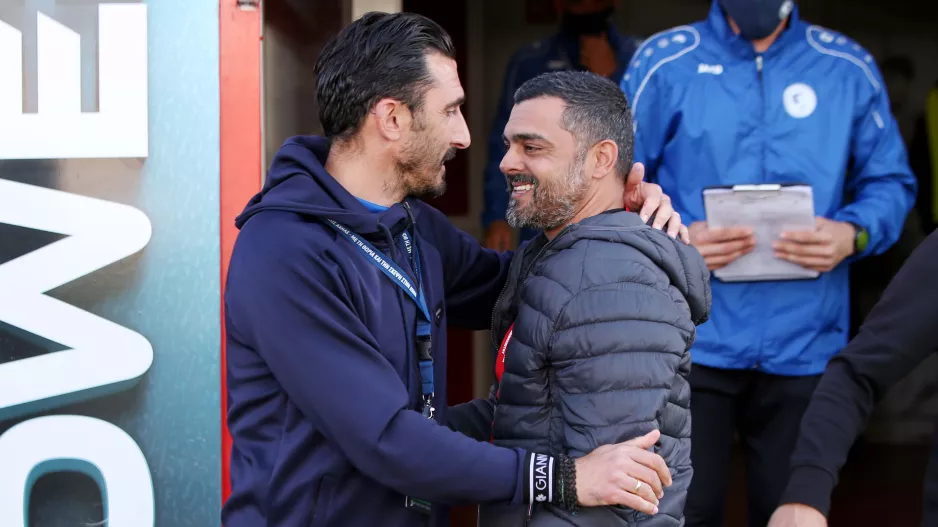 Κρίσιμο με... αγκαλιές