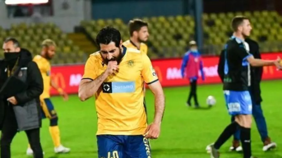 Δάγκωσε τα δάχτυλα του ο Χάρης