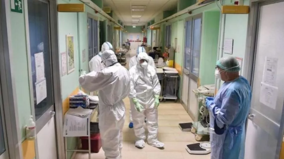 Δυο θάνατοι, 293 κρούσματα
