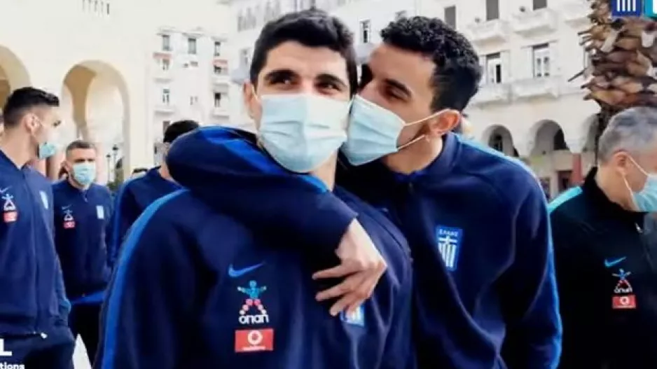 Βόλτα στο Λευκό Πύργο και αγκαλιές πριν τη μάχη με την Γεωργία