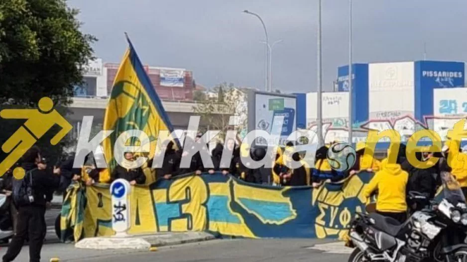 Επίθεση... από ΘΥΡΑ 3/"Τα ηνία σε άλλο κομματικό καφενέ"