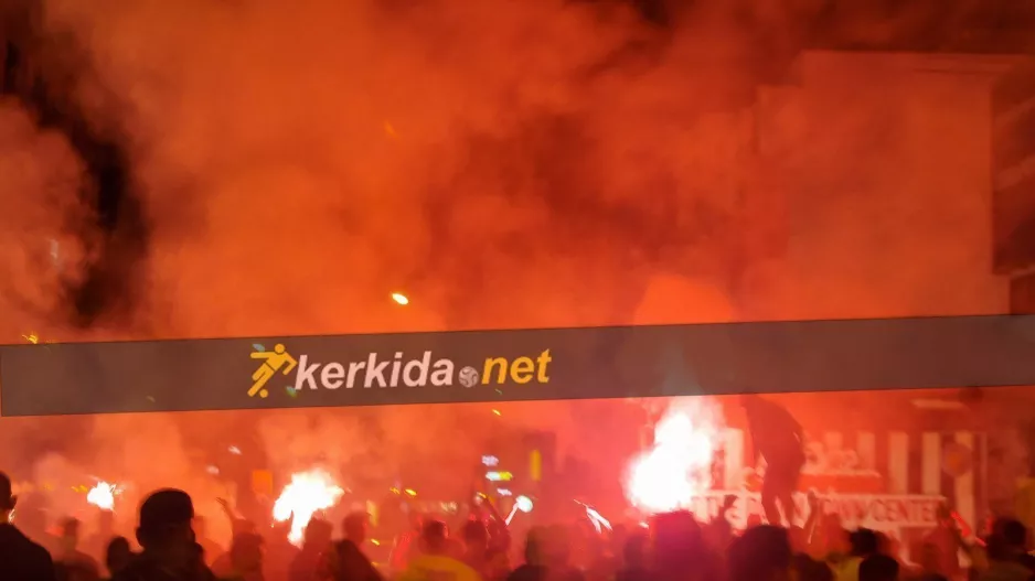 ΒΙΝΤΕΟ/ΧΑΜΟ οι Απολλωνίστες στο κέντρο! (UPD)