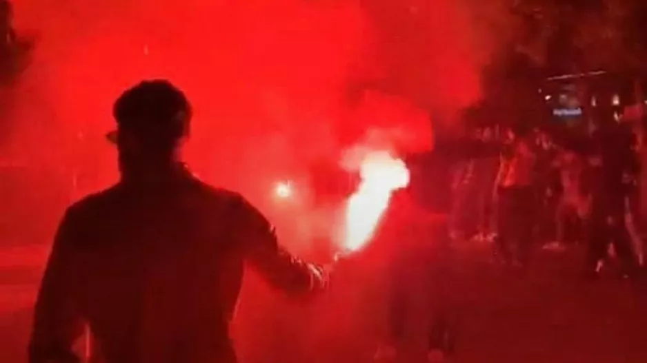 (ΦΩΤΟΣ/Βίντεο) ΑΕΛίστες έξω από το Τσίρειο! 
