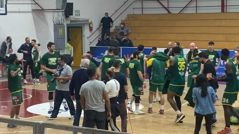 Τελικός με τα ΟΛΑ του/ Μπρέικ και πρωταθλήτρια στον Στρόβολο η ΑΕΚ! (φώτος)