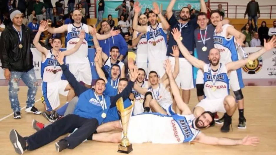 Στέλνουν χρήματα μέχρι και από τον Καναδά για να επιστρέψει ο Αχιλλέας στα “σαλόνια”!