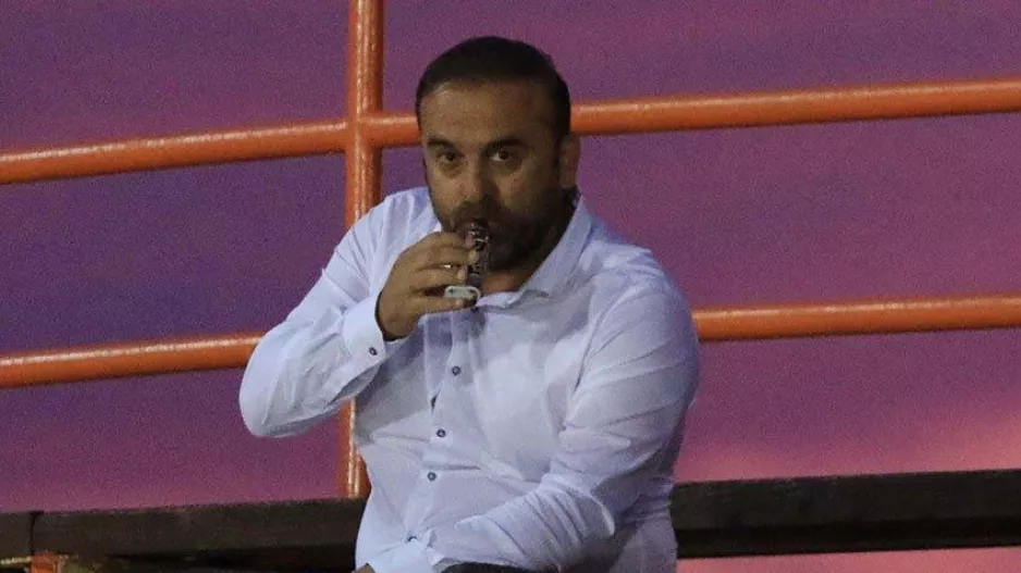 "Μόνοι (μα εντελώς μόνοι) εναντίον όλων παλικάρια μου οκ;; Εν άκουσα!!! Οκ;;"