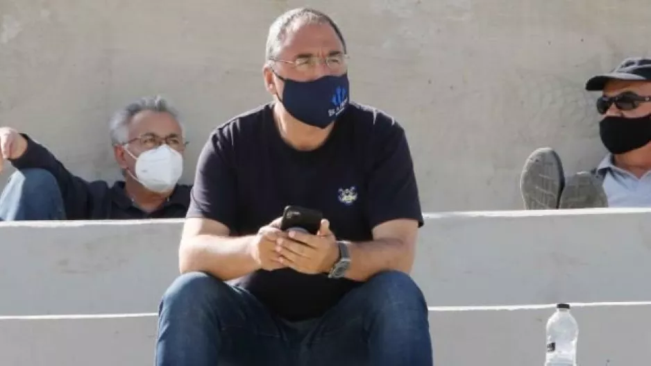 Εκεί... ο πρόεδρος