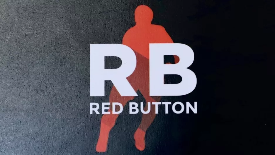ΕΞΕΛΙΞΗ: Δύο red button για το ΙΔΙΟ παιχνίδι/ ΔΗΛΩΣΗ