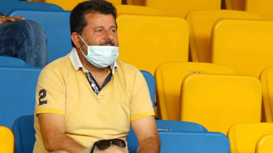 Στην κερκίδα ο Σόφο...