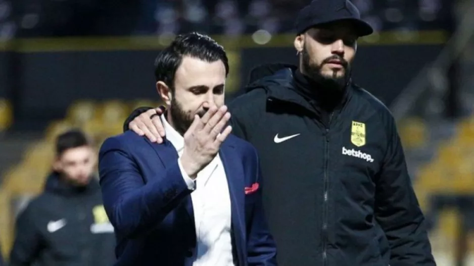 «Είναι ντροπή να πιάνεις τα γεννητικά σου όργανα και να απαντάς στην κερκίδα»