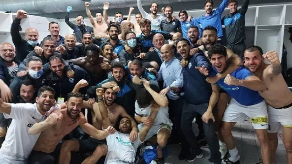 Στα αποδυτήρια με Πουλλαΐδη/''Τραγουδάμε για την προσφυγιά!"