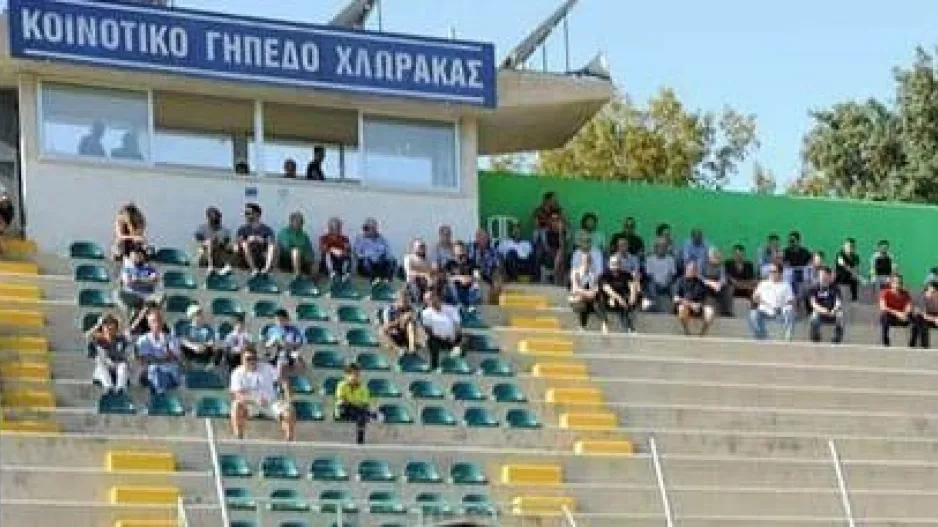 "Η αλεπού εχώνετουν αλλά ο νούρος της εφαίνετουν"