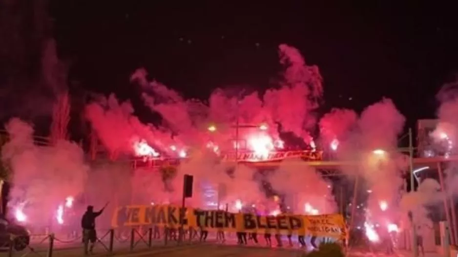 ΘΥΡΑ 3: "Συνεχίζουμε ενωμένοι και αλύγιστοι"