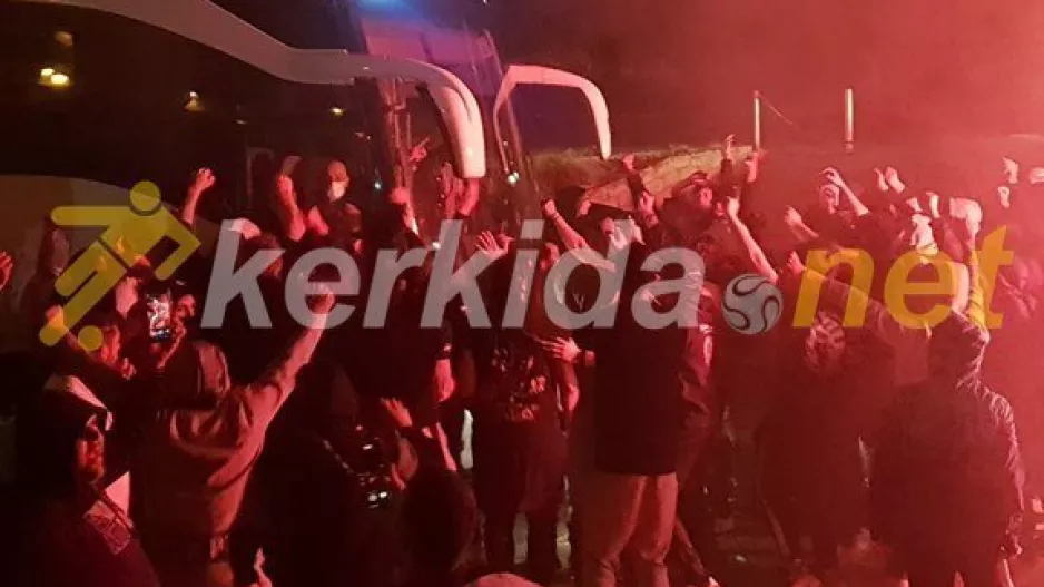 "ΝΤΟΥ" στο λεωφορείο: "Aντε γεια, πρωτάθλημα ξανά..."(φώτος/βίντεο)