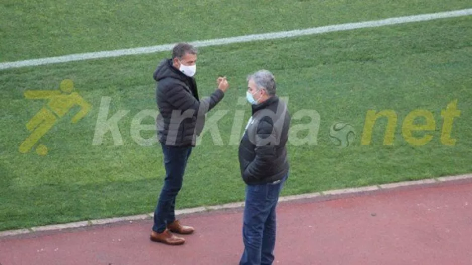 Oι δυο έγιναν... τέσσερις/Ομονοιάτικο "πηγαδάκι" (φώτο)