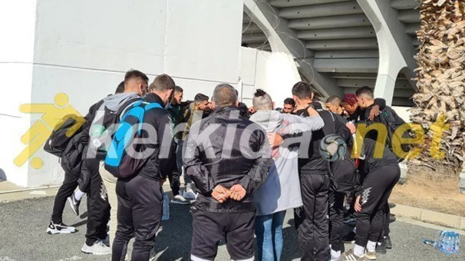 ΓΣΖ: "Ντόπες" έξω από το γήπεδο ο τιμωρημένος κόουτς! 
