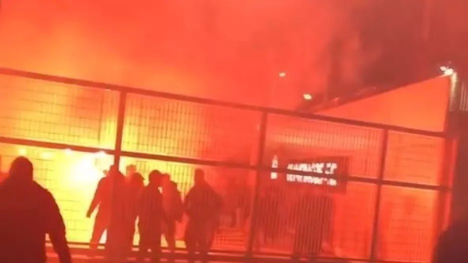 "Καυτή" υποδοχή στους θριαμβευτές (βίντεο)