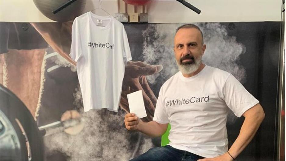 Δείχνουμε λευκή κάρτα για την ειρήνη