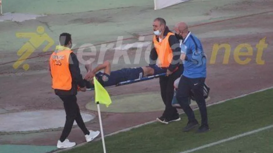 Αποχώρησε με φορείο ο άτυχος Μιντίκκης