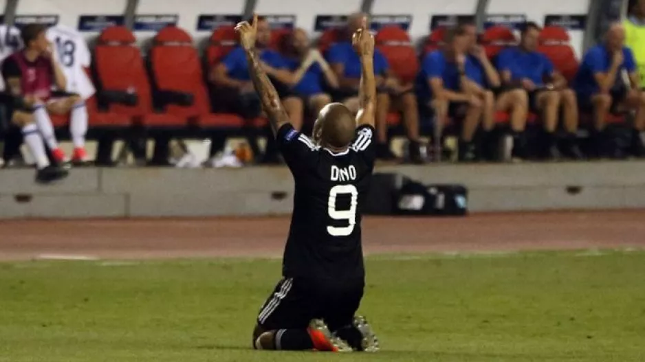 Eπιστροφή Dino Ndlovu