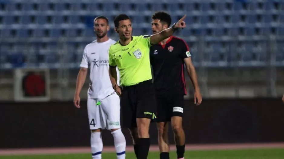 4-5 πέναλτι;