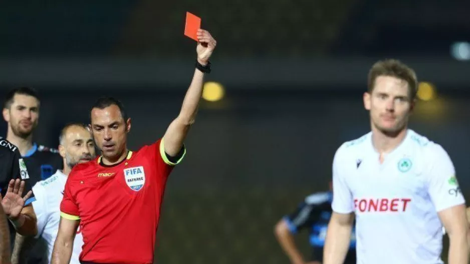 Κόκκινη κάρτα στο Τσίρειο και μετά το τέλος του αγώνα